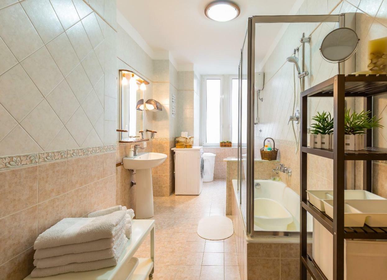 Domus Claudiana Apartment *